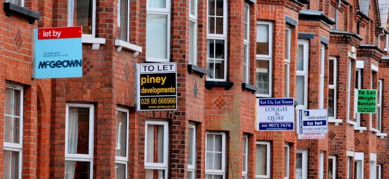 A row of terraced buildings with To Let signs